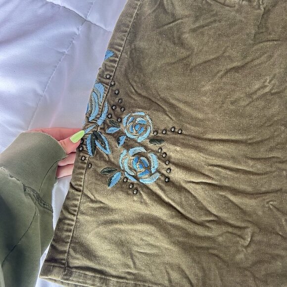 Nine & Co Weekend Embroidered Corduroy Mini Skirt Green Flowers Studded Women 14 - Picture 2 of 7